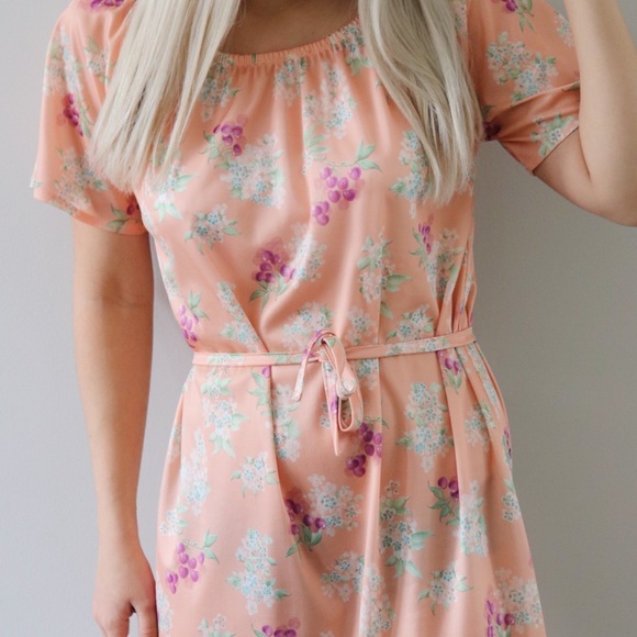 70’s Peachy Sundress with Fruity Floral Pattern - Picture 4 of 7